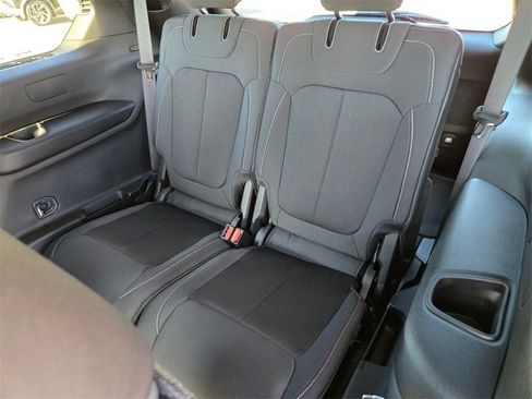 New 2025 Jeep Grand Cherokee L Laredo image 8