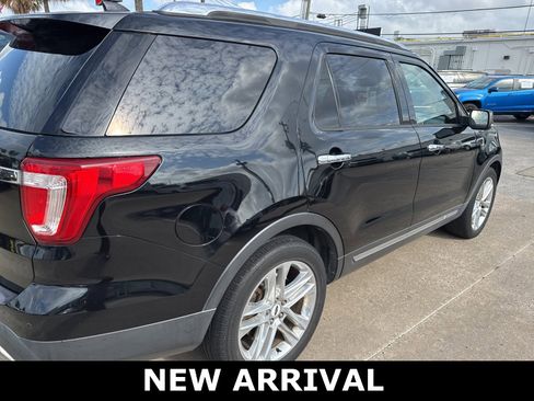 Used 2017 Ford Explorer Limited image 3