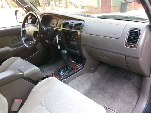 Used 2000 Toyota 4Runner SR5 image 12