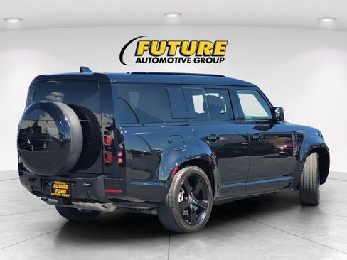 Used 2025 Land Rover Defender 130 X-Dynamic SE AWD/4WD image 4