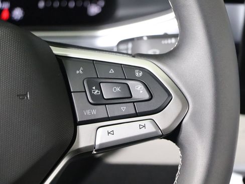 Used 2025 Volkswagen Taos SE image 40