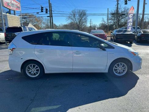 Used 2013 Toyota Prius V Five image 3