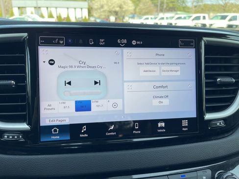 Used 2024 Chrysler Pacifica Touring-L image 13