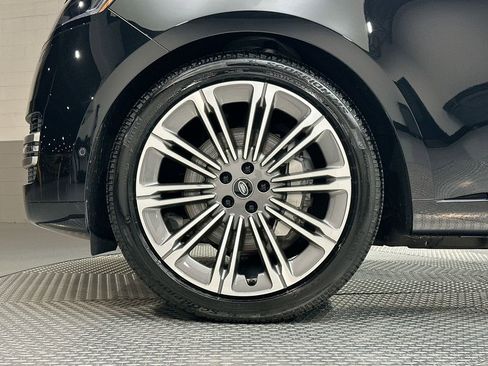 Used 2025 Land Rover Range Rover SE image 5