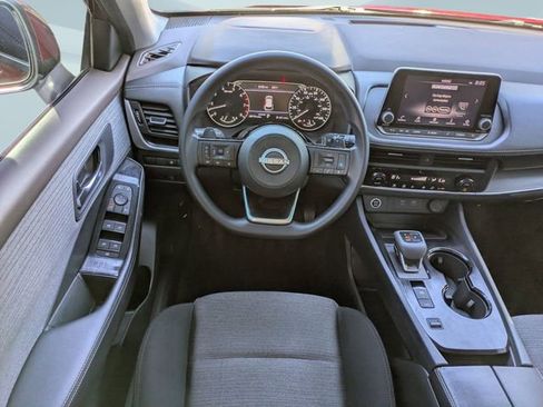 Used 2023 Nissan Rogue SV image 17