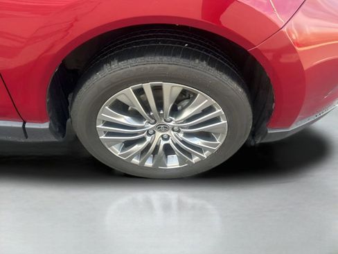 Used 2023 Toyota Venza Limited image 12