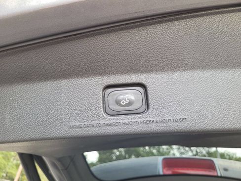 Used 2013 Ford Explorer XLT image 11