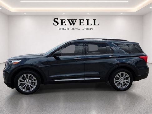 Used 2022 Ford Explorer XLT w/ Equipment Group 202A RWD image 2