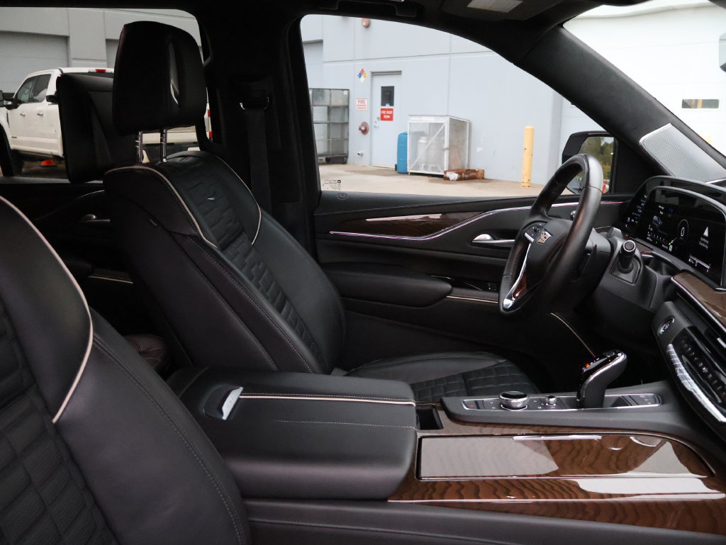 Used 2023 Cadillac Escalade Sport Platinum w/ Heavy-Duty Trailer Package AWD/4WD image 10