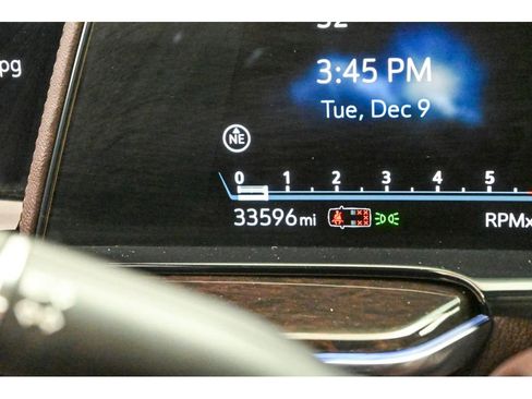 Used 2022 Cadillac Escalade ESV Premium Luxury Platinum image 42