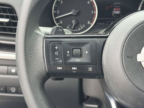 Used 2023 Nissan Rogue SV FWD image 9