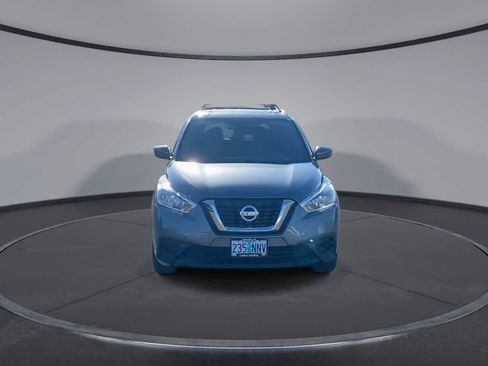 Used 2018 Nissan Kicks SV FWD image 3