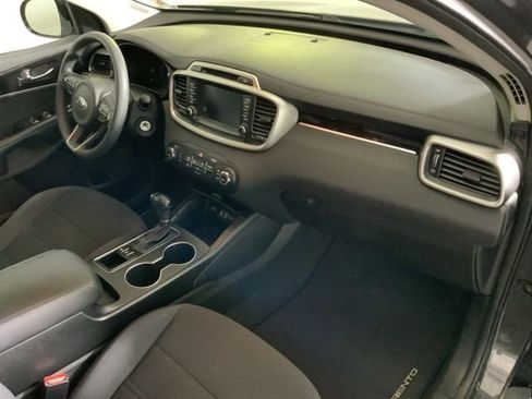 Used 2018 Kia Sorento AWD image 26