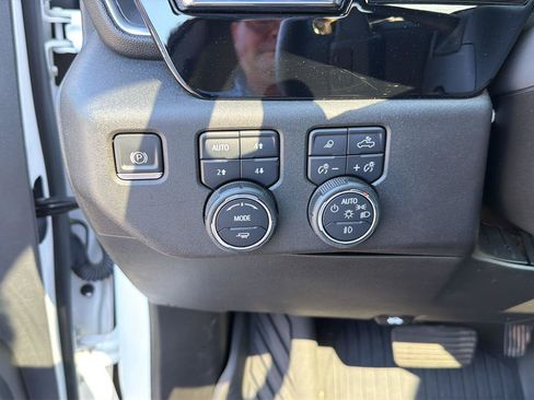 Used 2023 Chevrolet Silverado 1500 LTZ AWD/4WD image 20