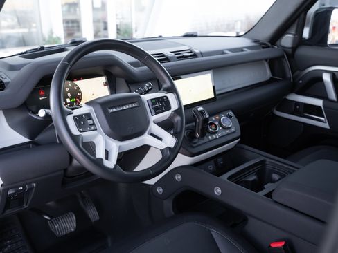 Used 2023 Land Rover Defender 90 X-Dynamic SE image 10