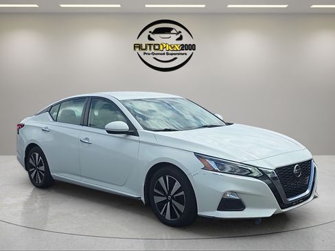 Used 2021 Nissan Altima 2.5 SV FWD image 1