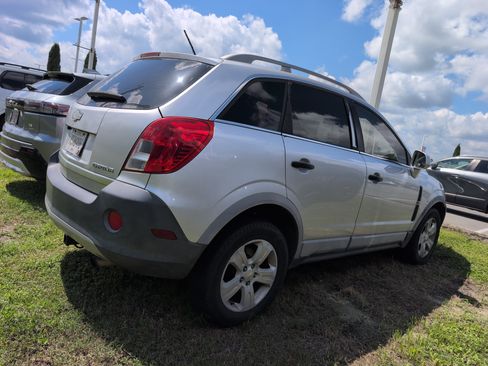 Used 2013 Chevrolet Captiva Sport LS FWD image 2