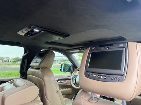 Used 2019 Cadillac Escalade ESV Platinum AWD/4WD image 7