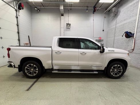 Used 2024 Chevrolet Silverado 1500 High Country w/ Technology Package AWD/4WD image 3