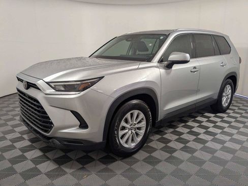 Used 2024 Toyota Grand Highlander FWD image 2