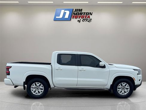 Used 2022 Nissan Frontier SV image 4