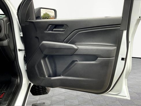 Used 2025 Chevrolet Colorado Trail Boss AWD/4WD image 27