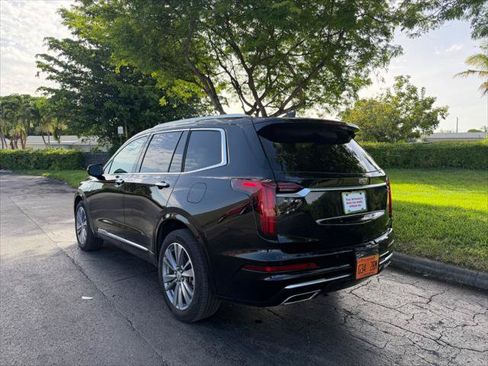 Used 2025 Cadillac XT6 Premium Luxury FWD image 4