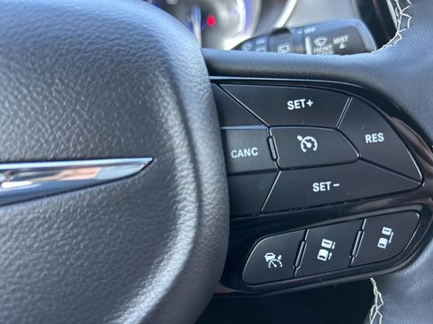 Used 2024 Chrysler Pacifica Touring-L w/ Uconnect Theater Family Group image 20