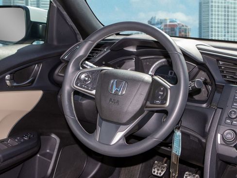 Used 2018 Honda Civic Sport image 19