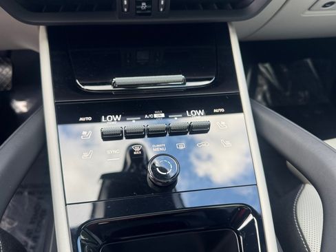 Certified 2025 Porsche Cayenne Coupe AWD/4WD image 24
