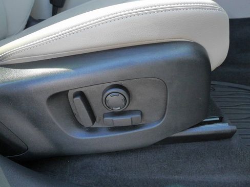 Used 2023 Land Rover Range Rover Velar S image 13