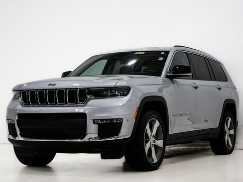 Certified 2022 Jeep Grand Cherokee L Limited image 3