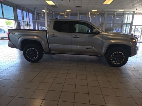 Used 2025 Toyota Tacoma TRD Sport AWD/4WD image 9