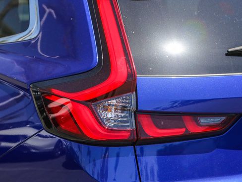 Used 2025 Honda CR-V LX image 11