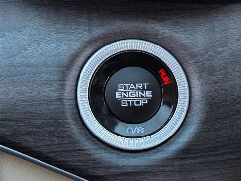 Used 2021 Jeep Grand Cherokee L Limited image 17