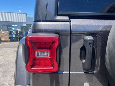 Used 2020 Jeep Wrangler Unlimited Rubicon w/ Advanced Safety Group AWD/4WD image 10