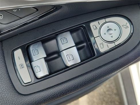 Used 2019 Mercedes-Benz GLC 300 image 22