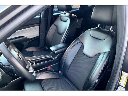 Used 2024 Jeep Compass Latitude image 28