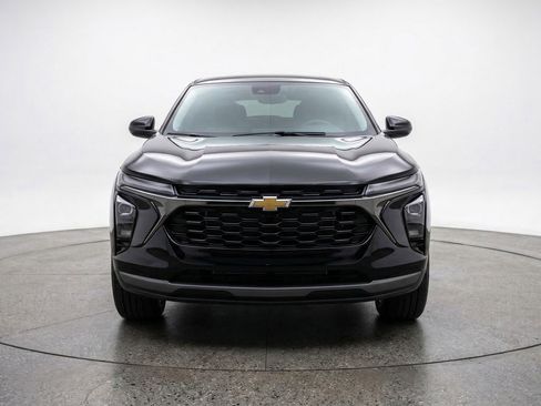 Used 2025 Chevrolet Blazer LT image 2