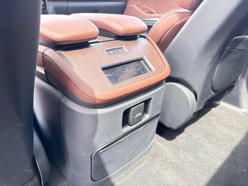 Used 2025 Lincoln Navigator Reserve AWD/4WD image 23