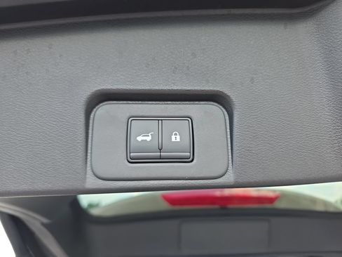 Used 2025 Nissan Rogue SV FWD image 32