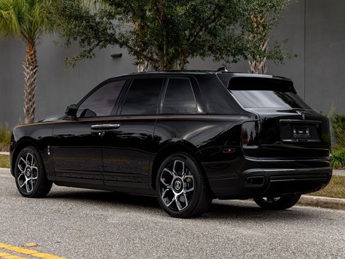Used 2022 Rolls-Royce Cullinan Black Badge w/ Dark Exterior Package image 18