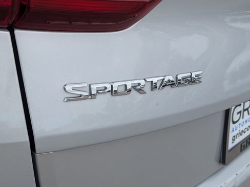 Used 2022 Kia Sportage LX image 14