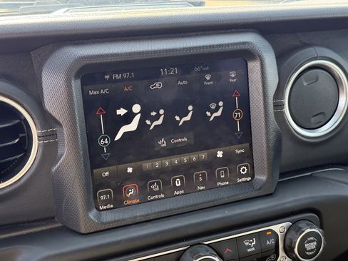 Used 2023 Jeep Wrangler Sahara w/ Cold Weather Group image 17