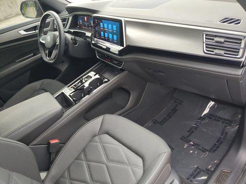 Certified 2024 Volkswagen Atlas Cross Sport SE FWD image 13