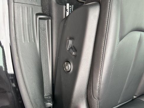 New 2026 Chrysler Pacifica Select image 10