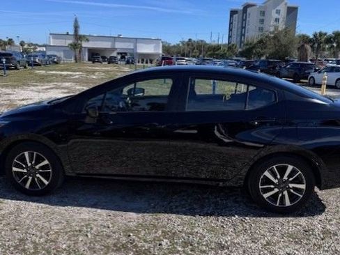 Used 2025 Nissan Versa SV image 5