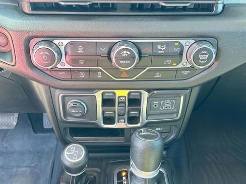 New 2025 Jeep Gladiator Sport image 21