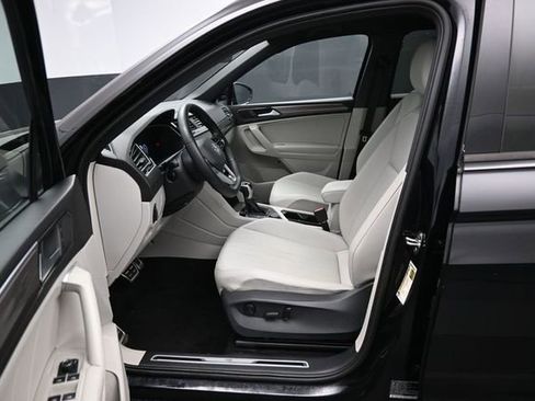 Used 2023 Volkswagen Tiguan SE R-Line AWD/4WD image 9