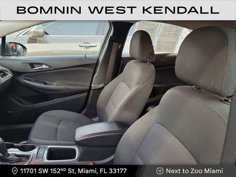 Used 2018 Chevrolet Cruze LT w/ Sun And Sound Package image 9